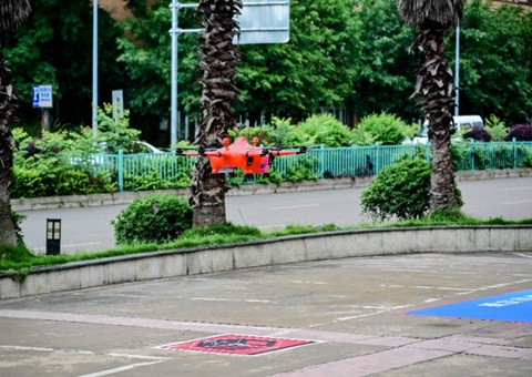 发力低空物流，，重庆打造“场景先行—能力配套—生态成型”模式 山城“空中快递员”常态化起航